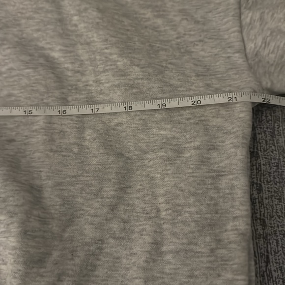 Fabletics - eco go-to pocket hoodie - Picture 9 of 9